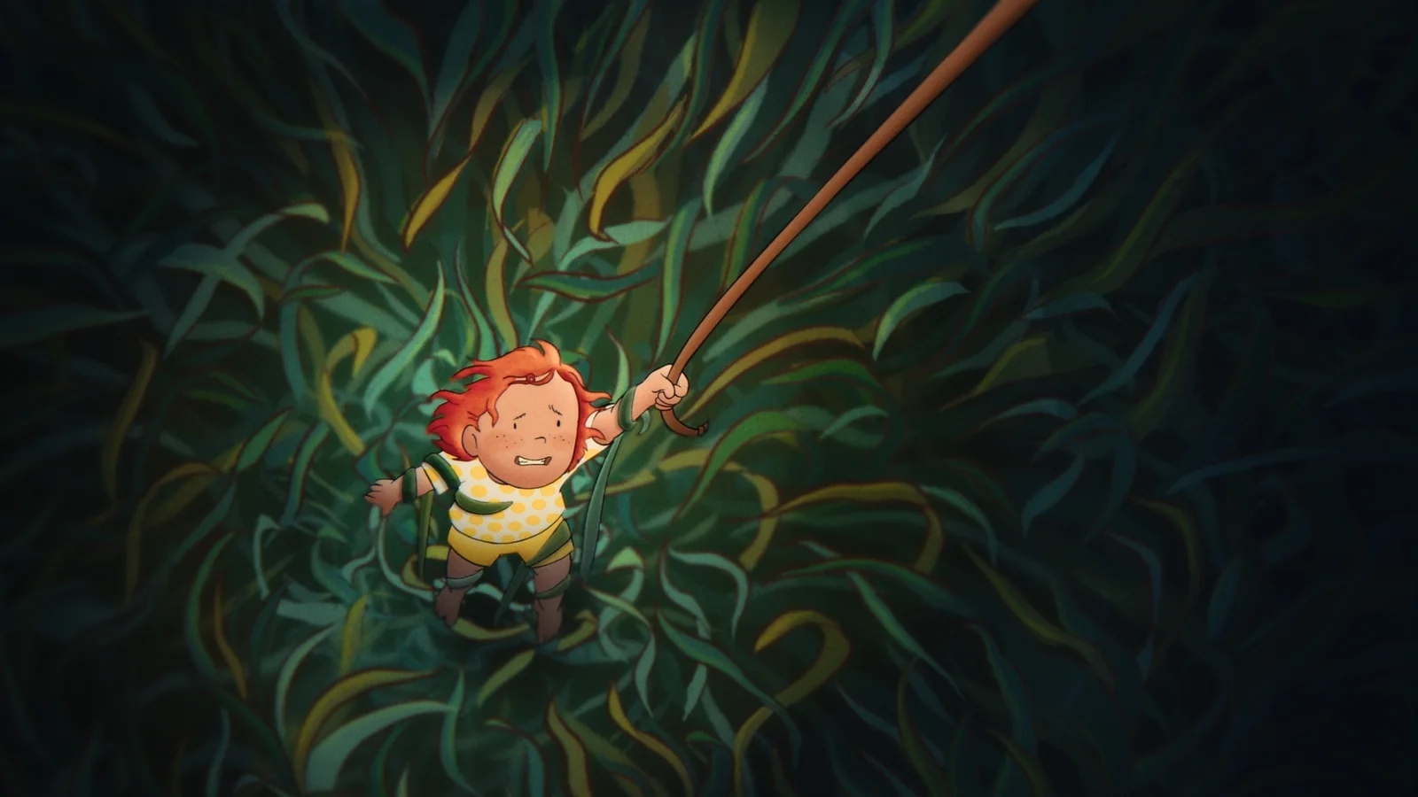 Animación de una niña pelirroja con camiseta amarilla, vista desde arriba, sujetando una cuerda entre hierbas altas.
